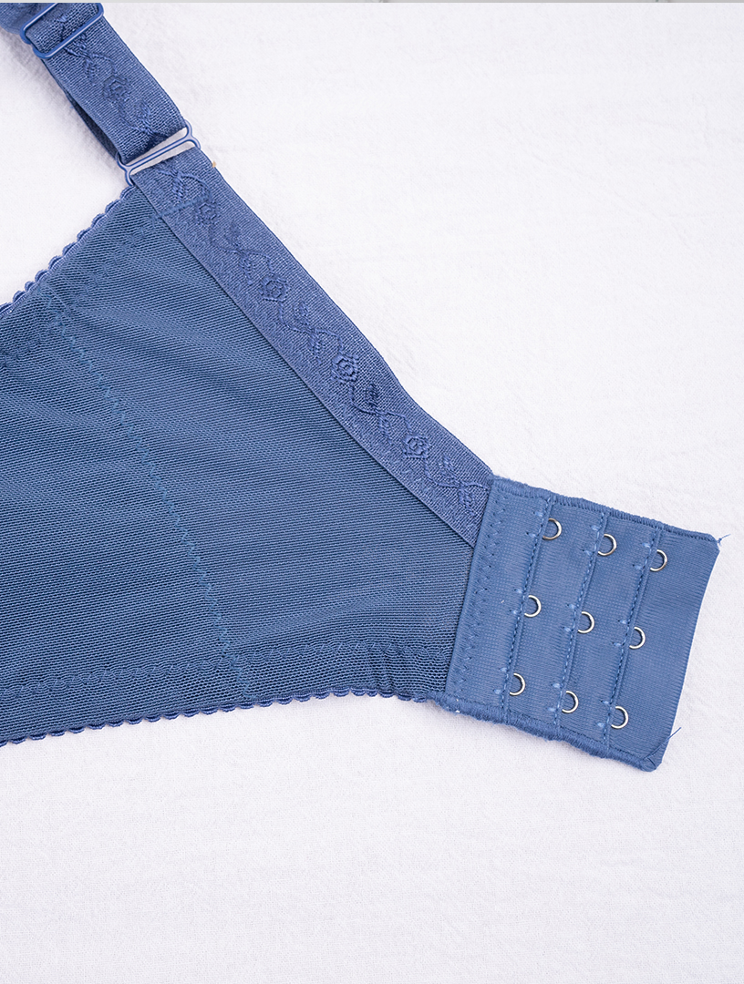 MIT復古情懷 集中拉提 低脊心 零壓迫內衣 Ｂ-Ｄ罩杯 (輕盈藍）